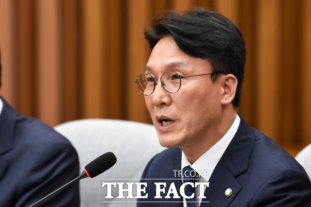 김민석(사진) 민주당 정책위의장이 