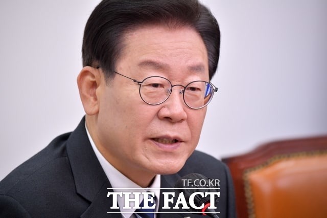 이재명 더불어민주당 대표는 29일 자신의 페이스북을 통해 여당의 토익 성적 유효기간을 2년에서 5년으로 연장하는 방안을 추진하는 것에 대해 환영한다는 입장을 밝혔다. /더팩트 DB