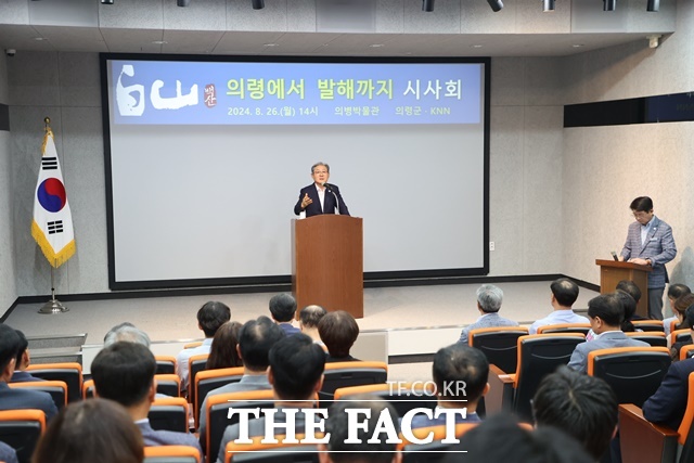 오태완의령군수가 영화 '백산-발해에서 의령까지' 첫 시사회에서 인사말을 하고 있다./의령군