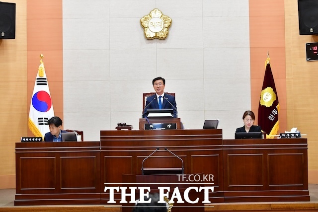 완주군의회 유의식 의장이 제286회 임시회 제2차 본회의 폐회사를 하고 있다. /완주군의회