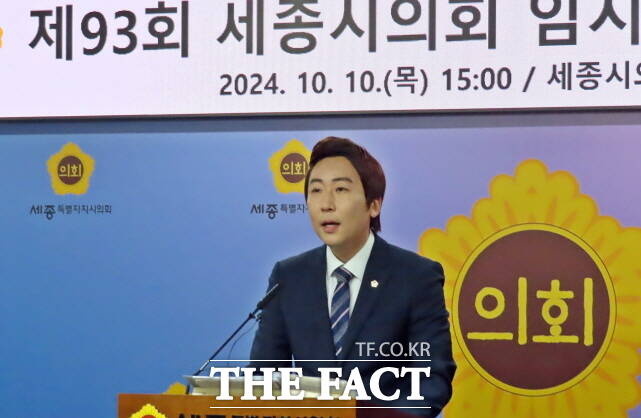 임채성 세종시의장이 10일 오후 3시 회의실에서 제93회 임시회 의정브리핑을 하고 있다. /김형중 기자