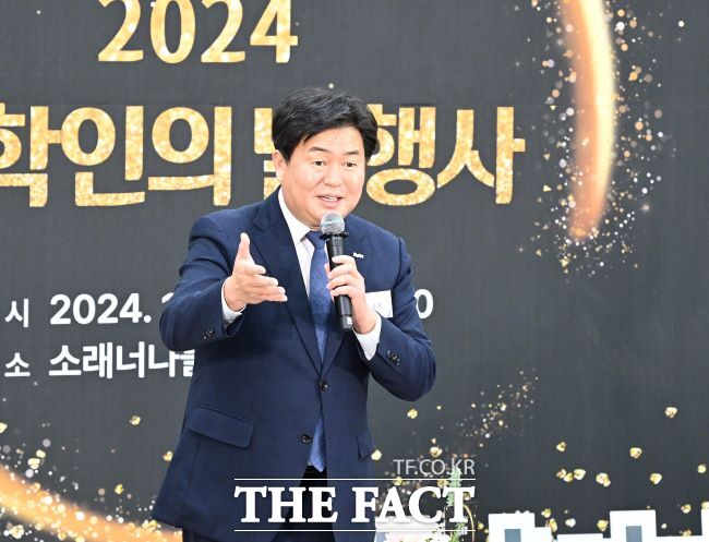 임병택 시장이 26일 열린 시흥시인재양성재단 ‘장학인의 날’에서 인사말을 하고 있다./시흥시