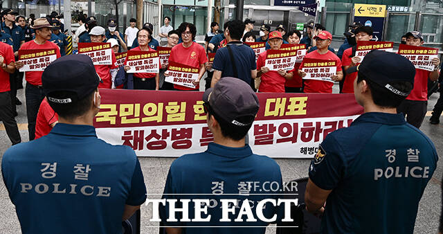 더불어민주당이 채상병 순직 사건 국정조사를 위한 특별위원회 명단을 27일 우원식 국회의장에 제출했다. 사진은 지난 9월 해병대 예비역 연대 관게자들이 채상병 특검법을 촉구하는 모습. /박헌우 기자