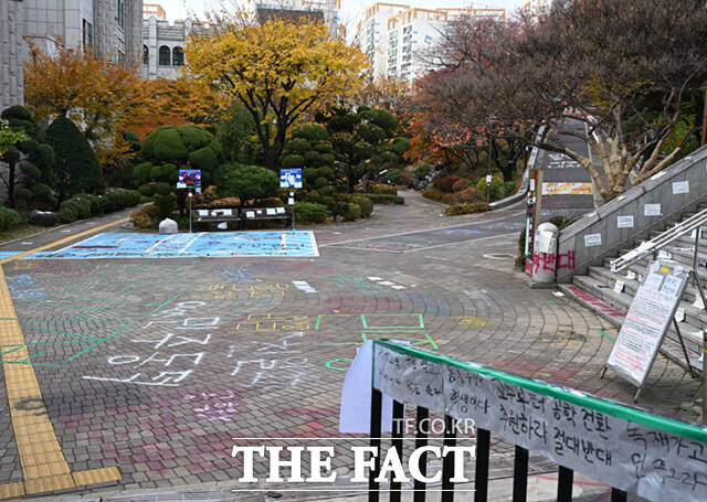 동덕여자대학교는 전날 퇴거 단행 및 업무방해 금지 가처분을 신청했다고 29일 밝혔다. 동덕학원이 아닌 총장과 처장단의 명의로 서류를 제출했다. /이새롬 기자