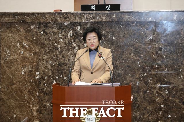 2일 김경희 이천시장이 이천시의회 본회의장에서 2025년 예산안 제출에 대한 시정연설을 하고 있다./이천시