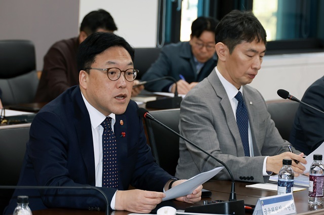 김병환 금융위원장이 4일 오전 서울 종로구 정부서울청사에서 금융상황점검회의를 주재하고 있다. /금융위원회