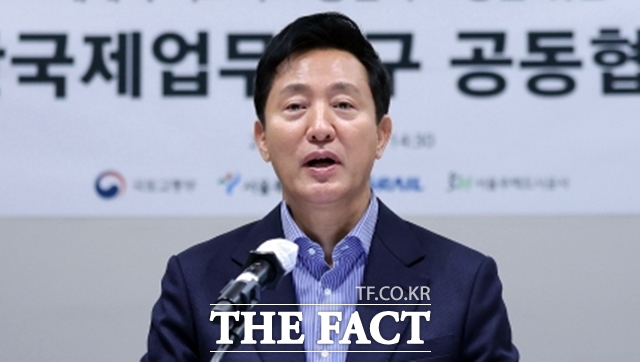 오세훈 서울시장이 비상계엄 선포 및 해제 사태에 대해 시민의 일상을 지키겠다고 밝혔다. 사진은 지난달 28일 오세훈 시장이 서울 용산구 서울드래곤시티호텔에서 열린 용산국제업무지구 개발계획 공동협약식에서 인사말을 하고 있다. /남윤호 기자(현장풀)