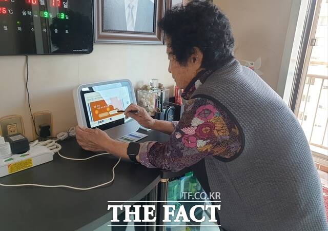 당진시보건소가 65세 이상 어르신을 대상으로 AI-IOT 어르신 건강관리사업을 운영했다. /당진시