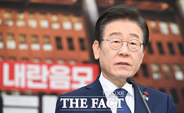 이재명 더불어민주당 대표가 6일 오전 서울 여의도 국회에서 윤석열 내란사태 관련 특별성명 발표를 하고 있다. /박헌우 기자