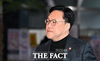  서울청사 출근하는 김병환 금융위원장 [포토]