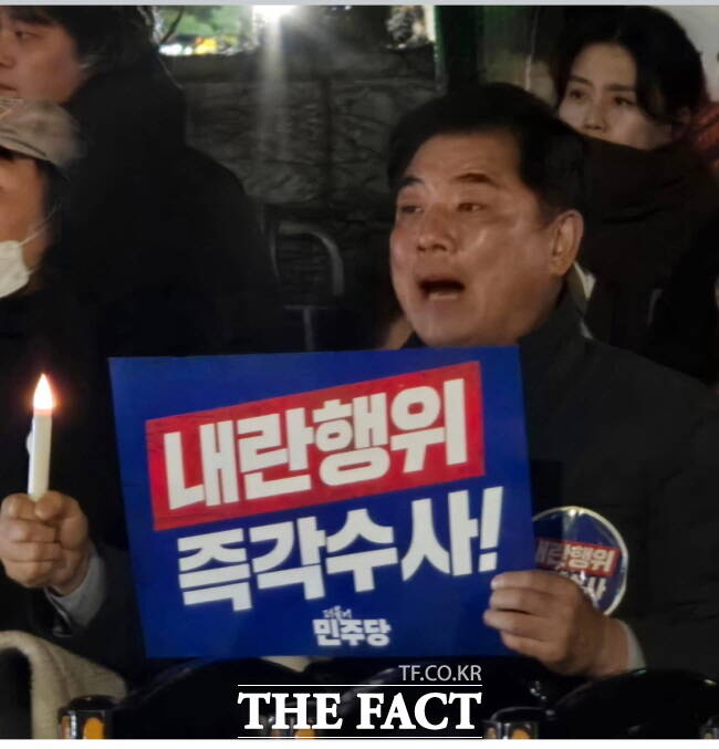 김병욱 더불어민주당 성남 분당을 지역위원장이 지난 6일 국회에서 윤석열 대통령에 대한 수사를 촉구하고 있다. /김병욱 위원장 페이스북 갈무리