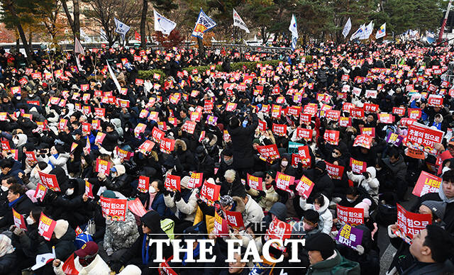 국회 앞 가득 메운 시민들.