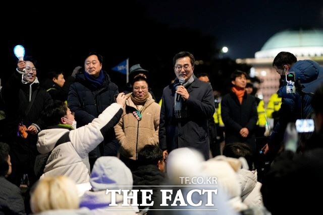 김동연 경기도지사는 9일 더불어민주당 중진의원 탄핵 촉구 단식 농성장을 지지 방문했다./독자 제공