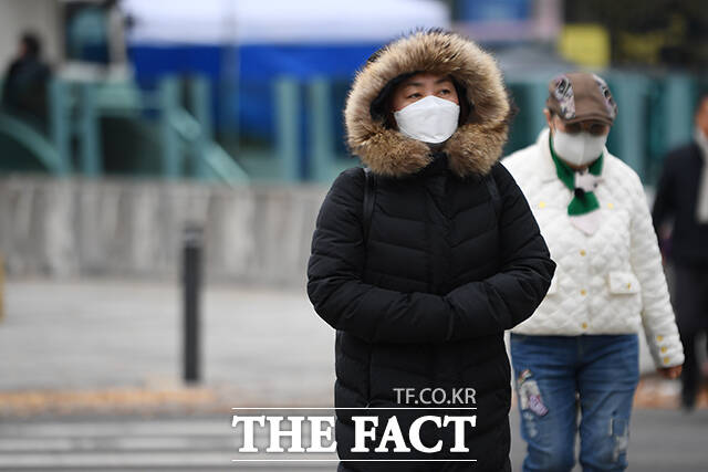 화요일인 10일은 전국이 대부분 맑고 기온이 낮아 춥겠다. 강원 영동과 경상권 동해안을 중심으로 대기가 매우 건조하겠다. /장윤석 기자