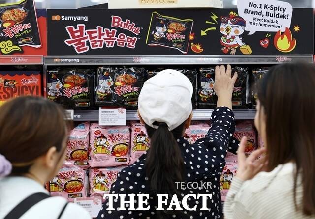 농림축산식품부는 지난달 말까지 라면 수출액(잠정)은 11억3800만달러로 지난해 같은 기간보다 30.0% 늘었다고 전했다. /뉴시스