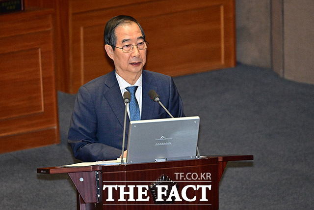 한덕수 국무총리가 11일 오후 서울 여의도 국회 본회의장에서 열린 '윤석열 대통령 위헌적 비상계엄 선포 내란행위 관련 긴급현안질문'에 출석해 비상계엄 사태에 대해 사과하고 있다. /국회=남윤호 기자