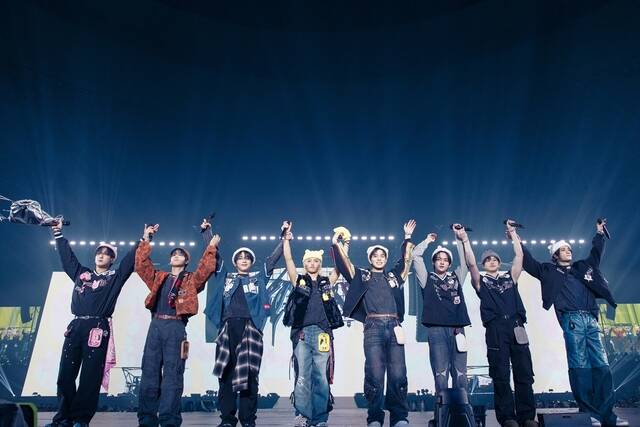 Stray Kids held solo concerts at the Tokyo Dome in Japan on November 14th and 16th-17th, and at the Kyocera Dome Osaka on December 5th and 7th-8th, drawing an audience of approximately 315,000 people. /JYP