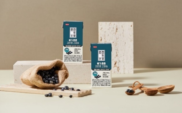 한미사이언스가 전두유 특허공법을 적용한 대표 브랜드 완전두유 라인의 신제품 완전두유 뼈가튼튼 검은콩 고칼슘을 출시했다. /한미사이언스