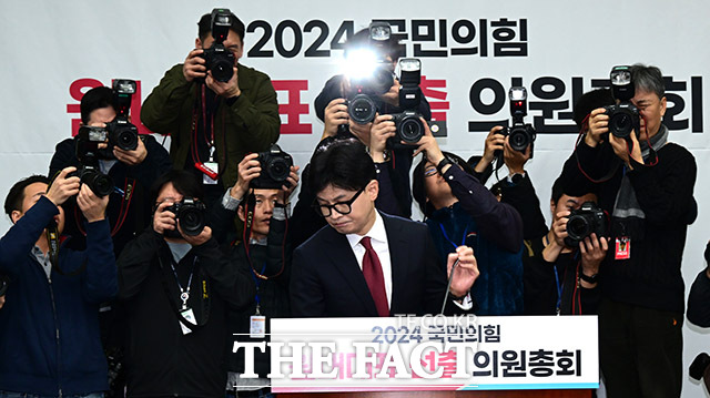 발언 마친 후 자리로 돌아가는 한동훈 대표.