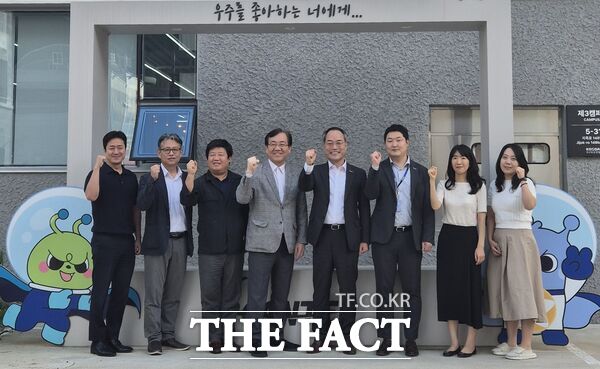 대전일자리경제진흥원(원장 백운교)은 2024년 기업규제 개선과 애로사항 발굴을 위해 대전 관내 기업 22개사 현장 방문을 추진했다고 12일 밝혔다. 사진은 주식회사 컨택 방문 모습./대전일자리경제진흥원