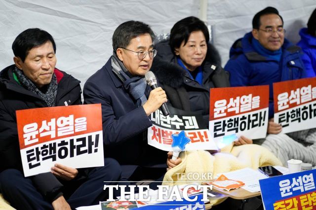 김동연 경기도지사가 9일 더불어민주당 중진의원 탄핵 촉구 농성장에서 발언하고 있다./독자 제공