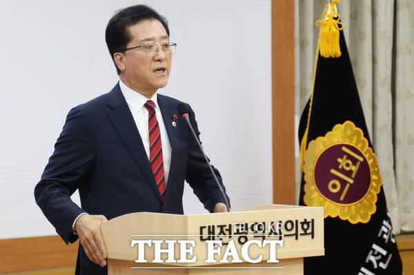 조원휘 대전시의회 의장이 12일 열린 대전시의회 출입 기자단 선정 행감 우수의원 시상식에 참석해 축사를 하고 있다./정예준 기자