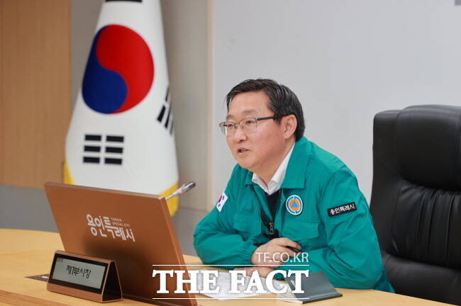 류광열 용인시 제1부시장이 12일 시청에서 민생안전 대책회의를 주재하며, 긴급 대책을 논의하고 있다./용인시