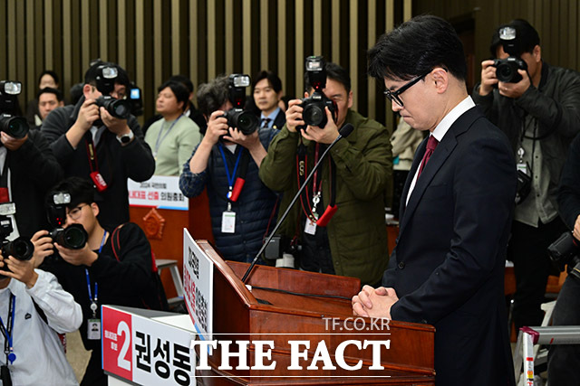 바로 말 잇지 못한 한동훈 대표.