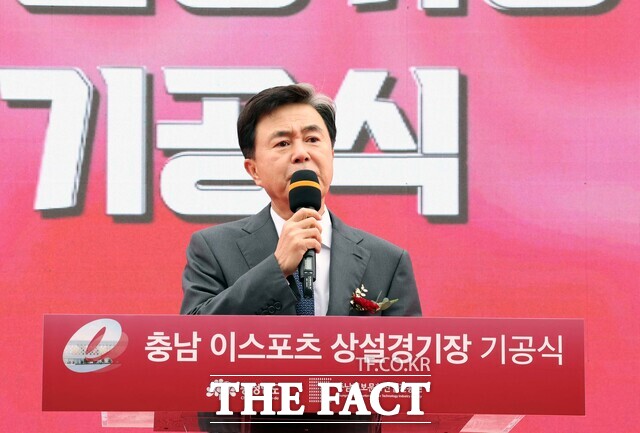 김태흠 충남도지사가 13일 아산시 배방읍에서 이스포츠 상설 경기장 기공식에 참석해 인사말을 하고 있다. /충남도