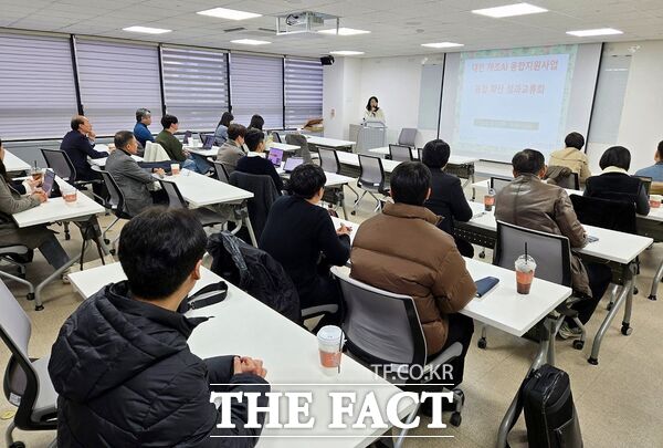 대전테크노파크(원장 김우연)는 12일 대전 중구 선화동 대전TP 디스테이션에서 기술 수요기업 3개사, 공급기업 3개사, 대전시, 한국과학기술원(카이스트), 이노비즈협회 등 관계자 30여 명이 참석한 가운데 ‘대전 제조 AI 융합·확산 성과교류회’를 가졌다./대전테크노파크