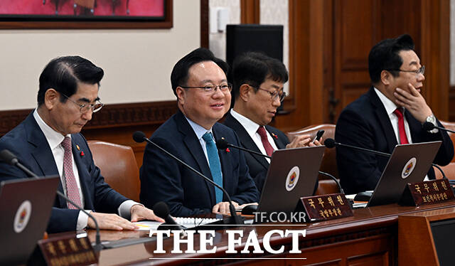 조규홍 보건복지부 장관이 3일 오전 서울 종로구 정부서울청사에서 열린 국무회의에 참석해 미소를 짓고 있다. /임영무 기자