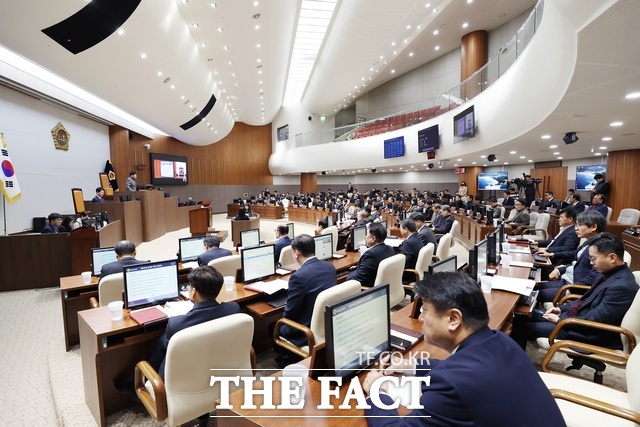 충남도의회는 16일 356회 정례회 4차 본회의를 열고, 2025년도 충남도 및 충남도교육청 예산안 등 109개 안건을 처리한 뒤 모든 일정을 마무리했다. /충남도의회