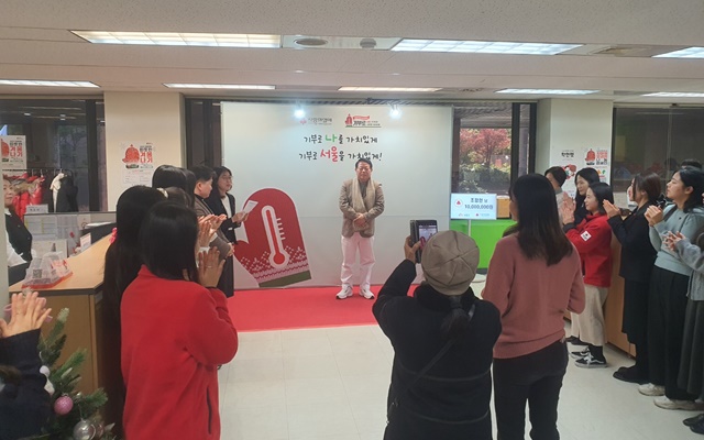 이날 사랑의 열매 회관에서 가진 나눔리더 인증패 수여식에서 조정현은 어렵고 힘든 누군가에게 작은 보탬이라도 될 수 있다는 사실에 늘 감사함을 느낀다고 소감을 밝혔다. /사랑의 열매