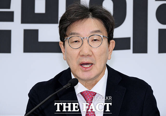 권성동 당대표 권한대행 겸 원내대표가 19일 국회에서 열린 원내대책회의에서 야당의 거침없는 탄핵에 대한 국회 차원의 재발 방지 대책의 필요성을 제기했다. /배정한 기자