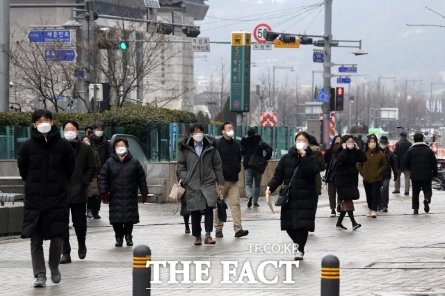 21일은 전국에 비 또는 눈이 내리겠으며 오후부터 점차 그치겠다. /더팩트 DB