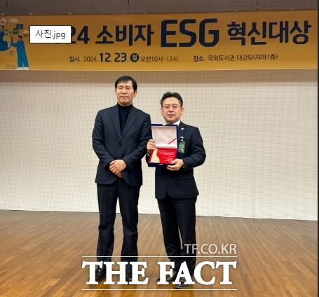 23일 열린 ‘2024 소비자 ESG 혁신대상’시상식에서 여수광양항만공사(사장 박성현)가 제로웨이스트 부문 환경혁신상을 수상했다. /여수광양항만공사