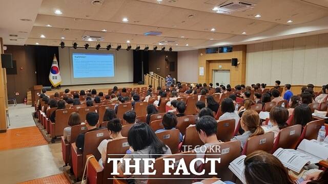 천안교육지원청은 학교와 교원이 교육 본원의 역할에 충실하도록 학교폭력전담조사관 제도 정착을 위한 배움자리를 지속적으로 개최했다. /충남교육청