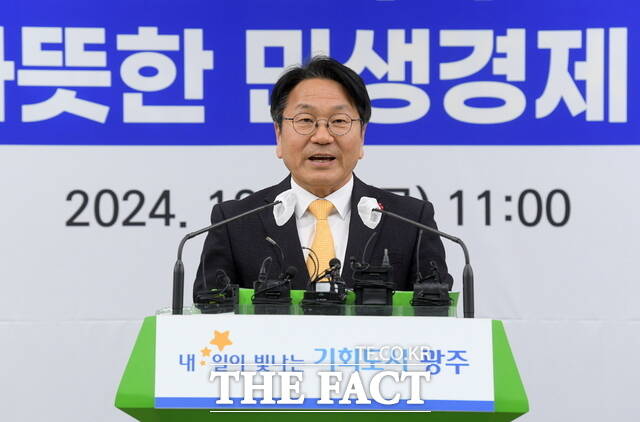 강기정 광주시장이 26일 오전 시청 브리핑실에서 송‧신년 기자회견하고 있다. /광주시