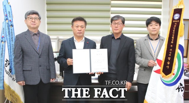 정읍시는 전북도 주관으로 열린 건설교통분야 우수 시·군 시상식에서 2024년 지역건설산업 활성화 분야 도내 우수기관으로 선정됐다. / 정읍시