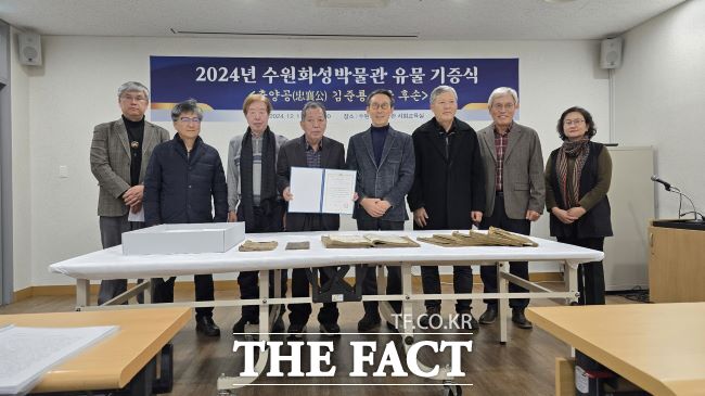 경기 수원시는 병자호란 당시 광교산 전투에서 적장 3명을 사살하며 대승을 거둔 김준룡 장군의 후손이 소장 유물을 시에 기증했다고 26일 밝혔다./수원시