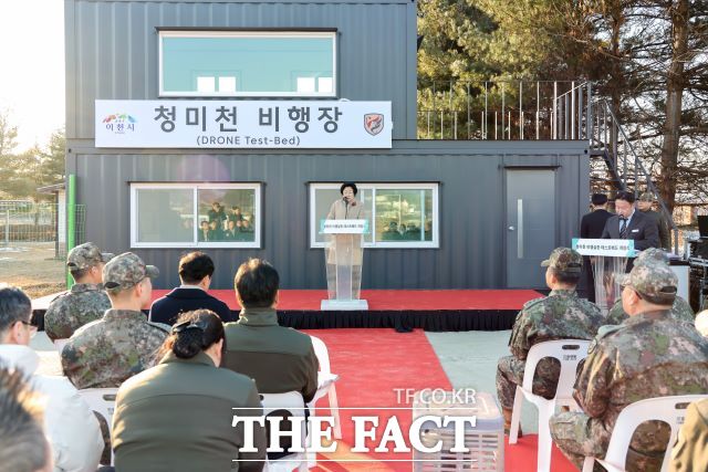 경기 이천시는 지난 24일 드론 산업 육성과 미래 방위산업 기술 발전을 위해 ‘드론 비행 테스트베드’ 개장식을 개최했다고 26일 밝혔다./이천시