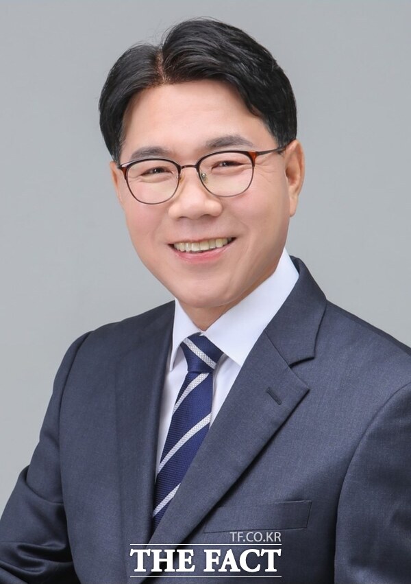 이재관 의원(충남 천안을·더불어민주당). /더팩트 DB