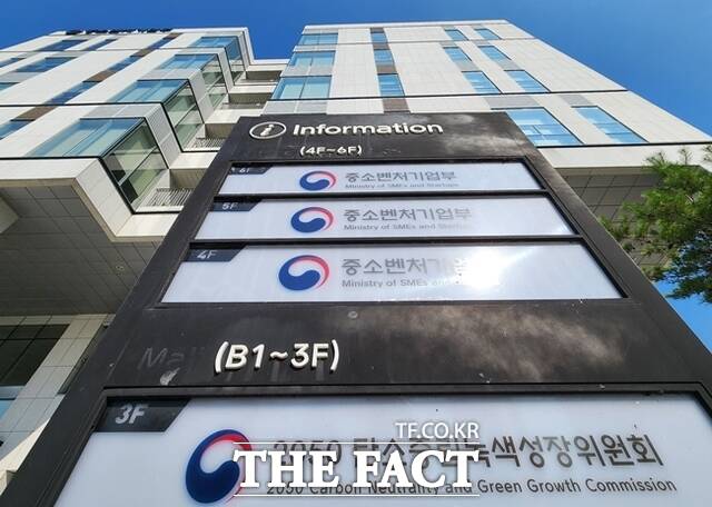 지난 24일 국무회의에서 벤처기업 복수의결권주식 취득 관련 과세 특례 내용이 담긴 조세특례제한법 일부개정법률안이 의결됐다. /뉴시스