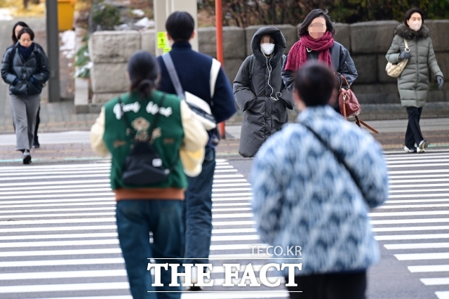 29일 일요일은 기온이 올라가면서 낮부터 평년 기온을 되찾겠다. 충남·전라·제주를 중심으로 비 또는 눈이 내리겠다. /남윤호 기자