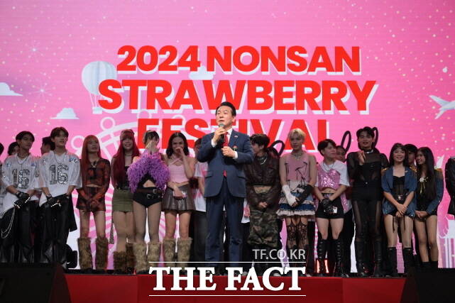 백성현 논산시장이 올해 초 태국 방콕에서 열린 농식품 박람회에서 인삿말을 하고 있다. /논산시