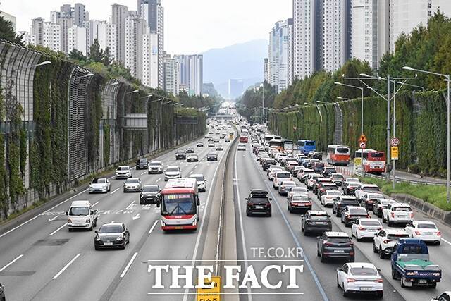 2025년 국내 자동차 산업은 SDV로의 전환, PBV 상용화 등 새로운 모빌리티로의 진전에 중요한 해가 될 것으로 보인다. /더팩트DB