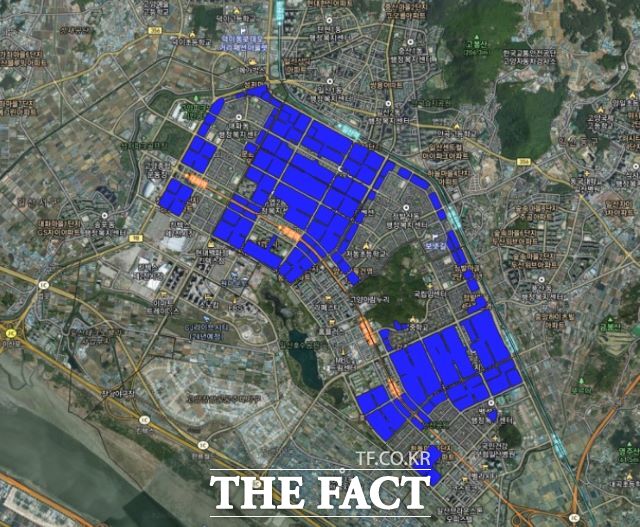 경기도가 성남·고양·안양·군포·부천시 등 5개 1기 신도시 상가 17.28㎢를 내년 1월 1일 토지거래허가구역에서 해제한다고 31일 도 누리집에 공고했다. 사진은 고양시 토지거래허가구역 해제 지역./경기도