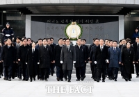  을사년 첫날 국립서울현충원 참배한 우원식 국회의장 [TF사진관]