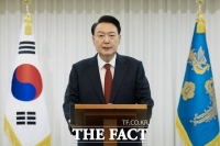  '내란 혐의' 尹, 지지자에 