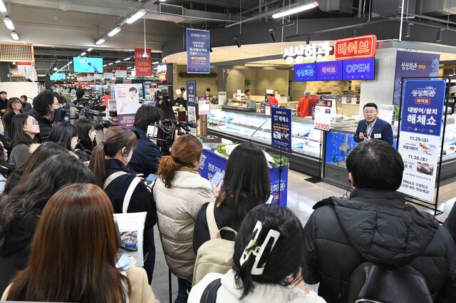 지난해 11월 28일 홈플러스 메가 푸드 마켓 라이브 강서점에서 콘셉트 설명회가 진행되고 있다. /홈플러스